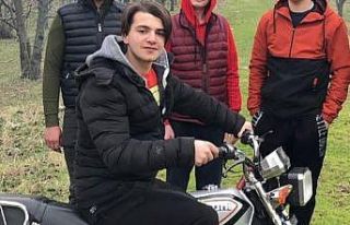 Kamyonetin altında kalan 16 yaşındaki motosiklet...