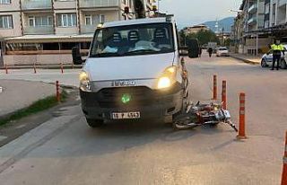 Kamyonetin altında kalan sürücü ağır yaralandı