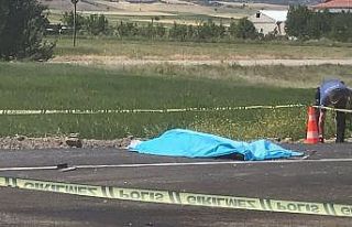 Kamyonetin çarpması sonucu araçtan fırlayan sürücü...