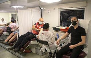 Kan vermeye gelen Tuncay Şanlı herkesi kan bağışına...