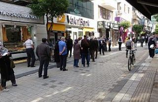 Kapanma sonrası cadde ve sokaklarda yoğunluk başladı