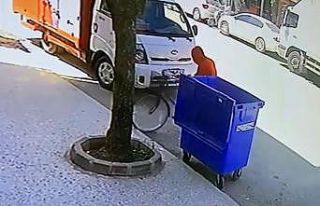 Kapüşonlu bisiklet hırsızı kamerada