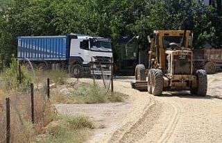 Karaköprü kırsalında yol çalışması