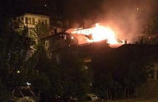 Karaman’da çıkan yangında 2 ev hasar gördü