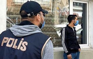 Karantina firarisi markete giderken yakalandı, polislere...