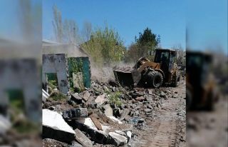 Kars’ta metruk binalar yıkılıyor
