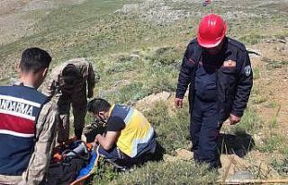 Kayalıklardan düşen şahıs yaralandı