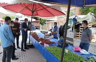 Kaymakam Çiçek ilçe pazarında denetimlerde bulundu