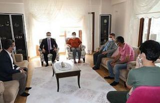 Kaymakam Koç’tan başarılı öğretmene sürpriz...