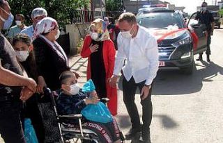Kaymakam Mutlu çocukları mutlu etti