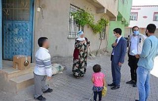 Kaymakam Öztürk, Ramazan ayında vatandaşlara gıda...