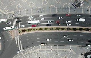 Kayseri’de tam kapanmanın ardından insan ve araç...