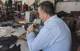 Kayseri’de ürettiği ayakkabıları Türkiye’nin...
