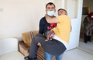 Kaza kurşunu sonucu felç kalan genç, tedavi için...
