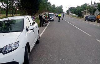 Kaza yapan motosikletliye trafik polisinden teşekkür
