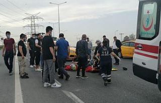 Kemerburgaz’da hız motoru minibüse çarptı
