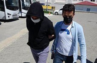 Kendisini ’filyasyon ekibi’ olarak tanıtıp evine...