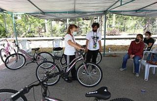 Kepezli kadınlar bisiklet sürmeyi öğreniyor