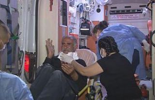 Kırık cam şişesi ile boğazı kesilen yaşlı...