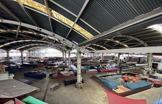 Kısıtlama halk pazarını vurdu, tezgahlar boş...