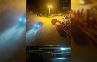 Kısıtlama saatinde dışarıda olan gençler polislere...