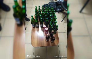 Kısıtlama saatlerinde alkol satışı yapan 2 kişi...
