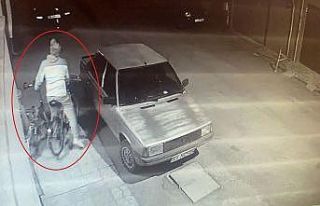 Kısıtlamada aynı anda 2 bisikleti böyle çaldı