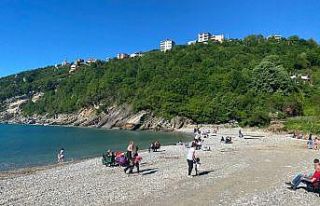 Kısıtlamanın ardından plaja akın ettiler