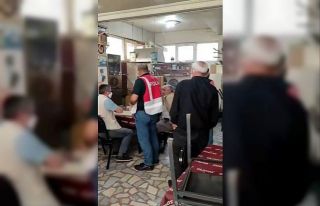 Kısıtlamaya uymadılar, polise yakalanınca okey...
