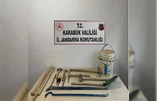 Kısıtlamayı fırsat bilip define ararken yakalandılar