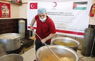 Kızılay, Gazze’de okullara sığınanlara sıcak...