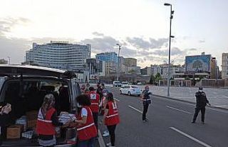 Kızılay’dan uygulamadaki polislere yemek ikramı
