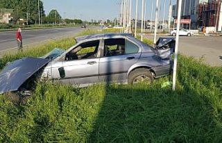 Kontrolden çıkan otomobil karşı şeritteki kamyonete...
