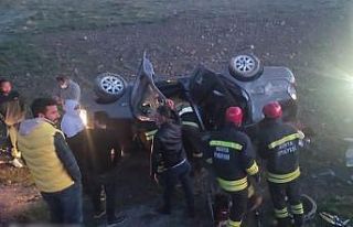 Kontrolden çıkan otomobil şarampole yuvarlandı:...