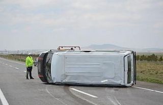 Konya’da işçileri taşıyan minibüs devrildi:...