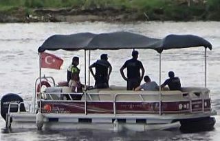 Köprüden atladığı öne sürülen genci arama...