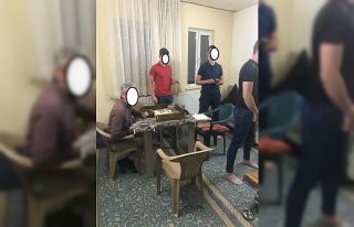 Köy odasına kumar baskınında 7 kişiye 9 bin 352...