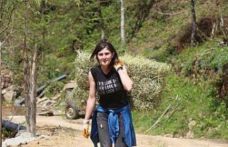 Köy yaşamından paylaştığı videolarla sosyal...