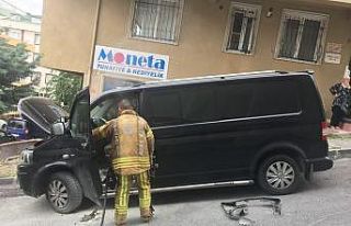 Küçükçekmece’de park halindeki araç yandı