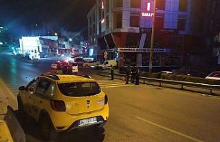 Küçükçekmece’de polisten kaçan otomobil bekçilere...