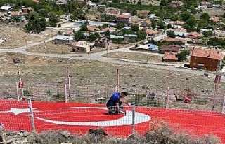 Kumluca Mahallesi’ndeki Türk Bayrağı yenilendi