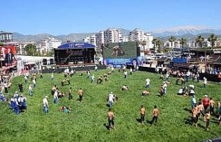 Kumluca Yağlı Güreşleri seyircisiz başladı