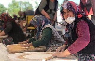 Kuraklık sonrası kadınlardan ’yağmur ekmeği’