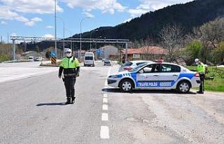 Kurallara uymayan 61 araç trafikten men edildi