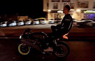 Kuşadası’nda motosikletli gençlerin ölüm dansı
