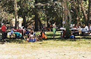 Kuşadası’nda plajlar doldu taştı