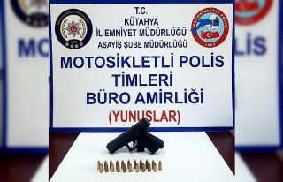 Kütahya’da bir araçta ruhsatsız tabanca ele geçirildi