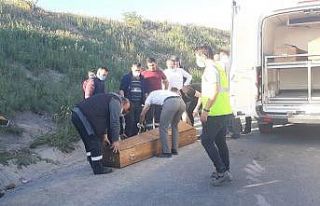 Kuzey Marmara Otoyolu’nda virajı alamayan tır...