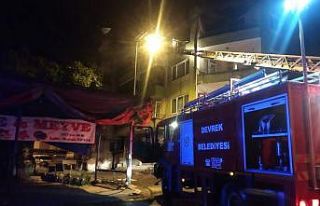 Madde bağımlısı şahıs evini ateşe verip çıkan...