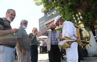 Malatyalılar, meyan kökü şerbeti ile serinliyor